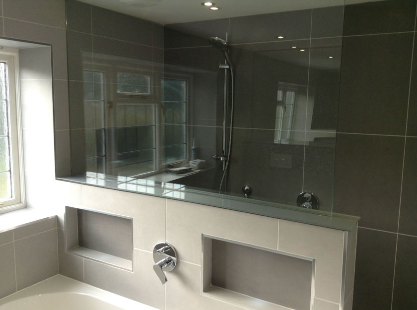 Made-to-measure shower screens